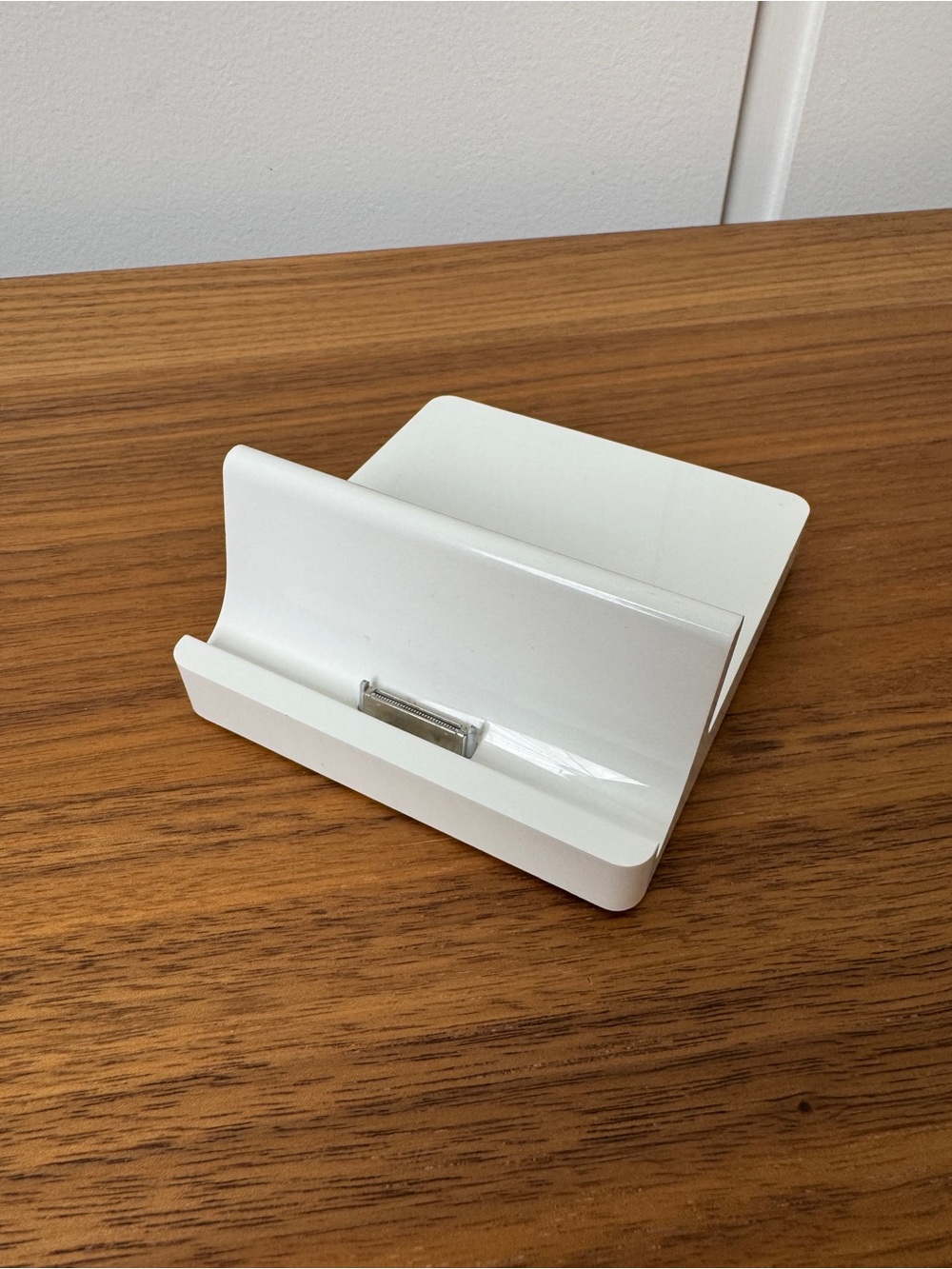 Official Apple iPad 2 Dock (Model A1381 / MC940ZM/A)